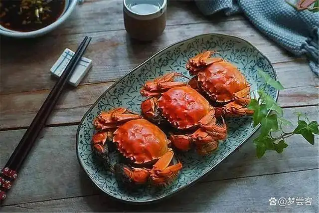 螃蟹爱吃什么食物(螃蟹爱吃什么食物图片)